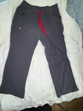 Figs. Charcoal. Kade- Petite Scrub
Pants
XL/P- Charcoal